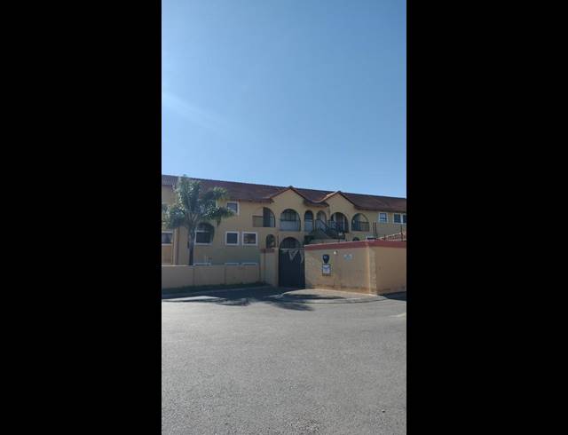 2 BEDROOM TOWNHOUSE FOR SALE IN SUNDOWNER